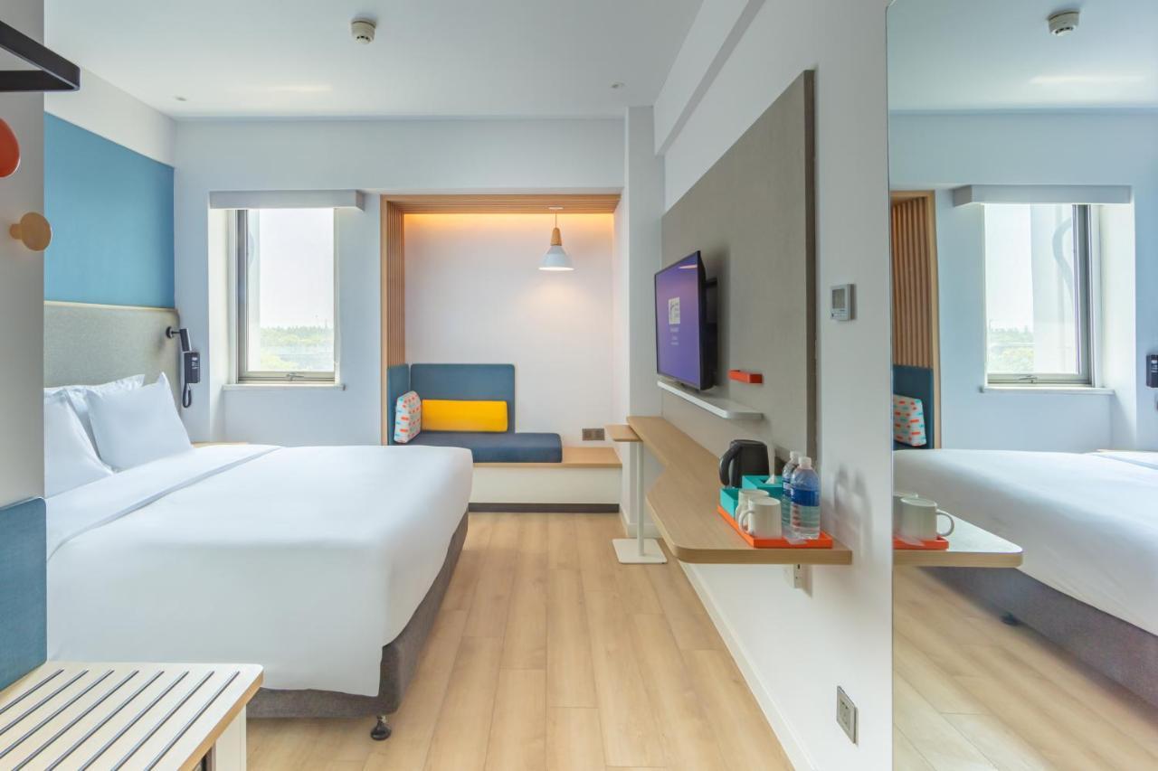 Express Pudong Airport By Ihg Hotel 3*