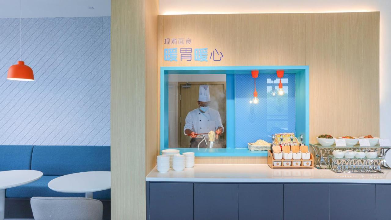 Hotel Express Pudong Airport By Ihg 3*