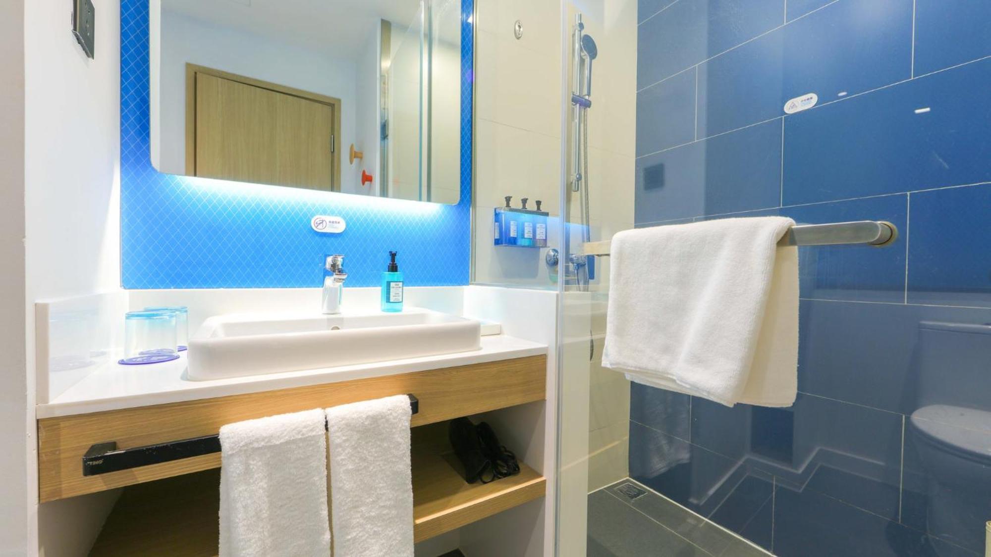 Hotel Express Pudong Airport By Ihg Shanghai