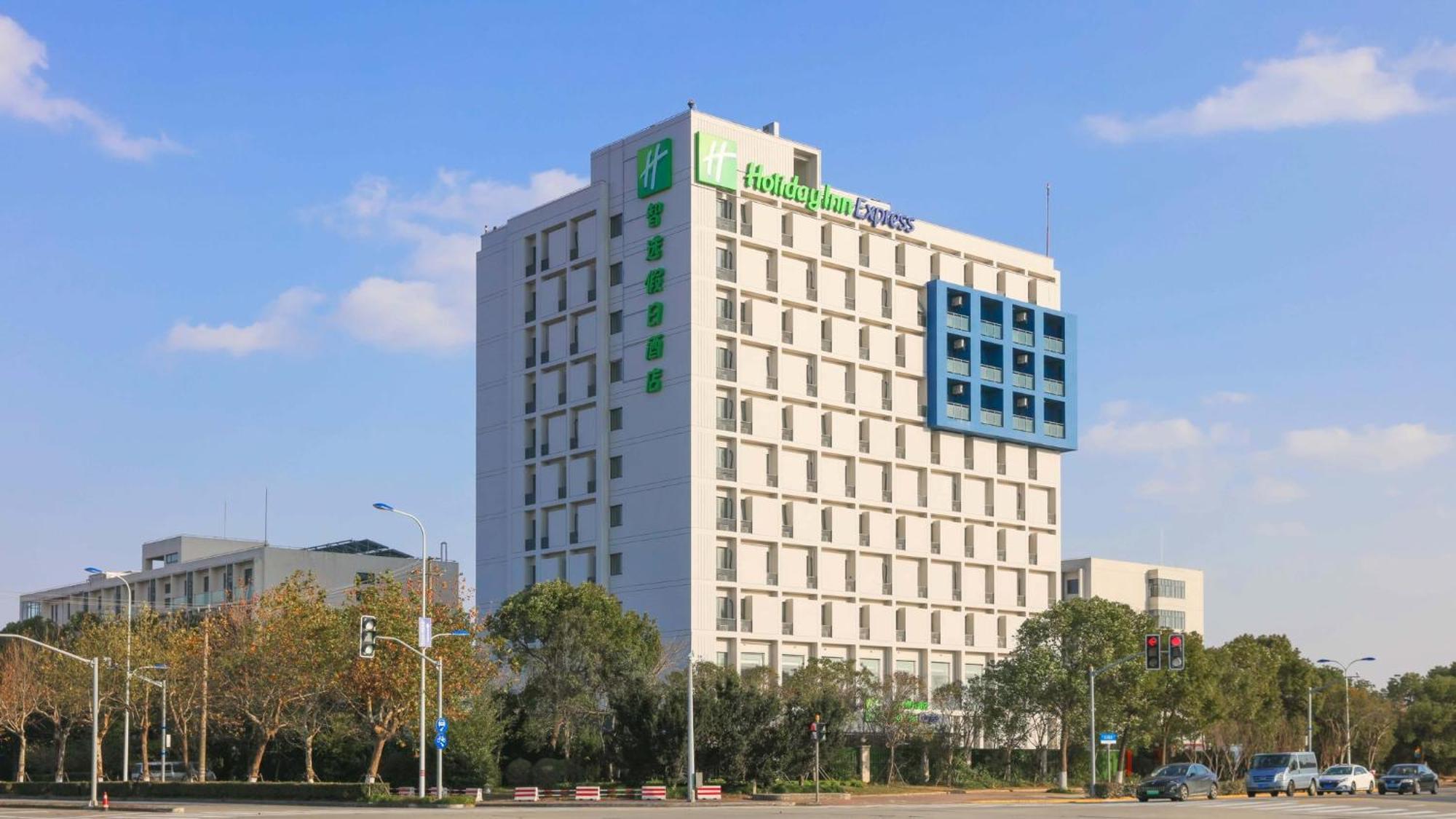 Hotel Express Pudong Airport By Ihg 3*