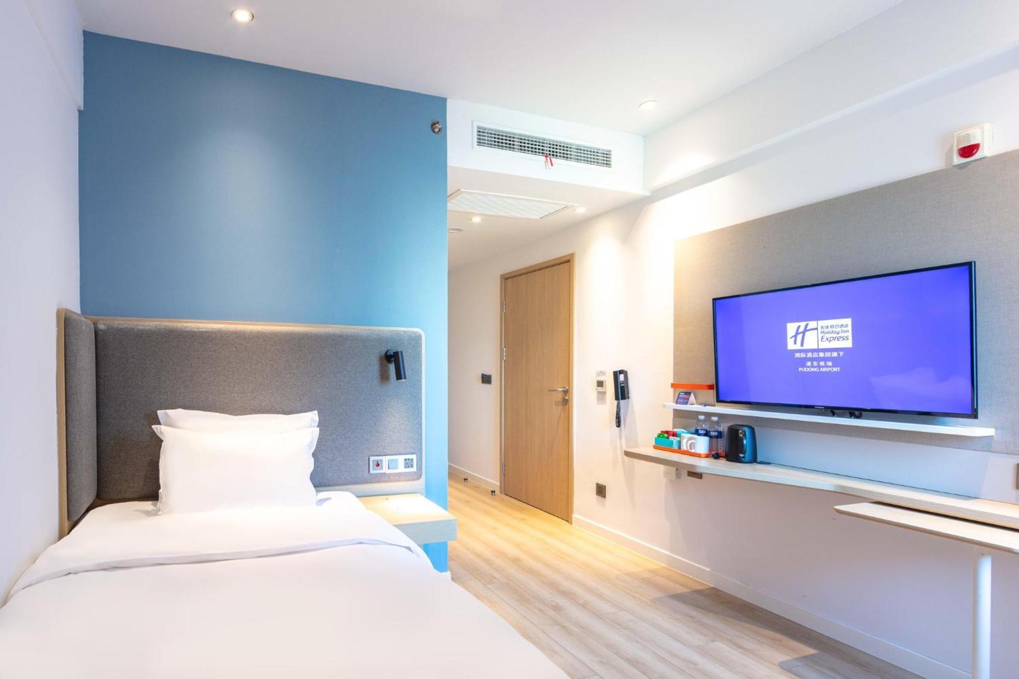 Hotel Express Pudong Airport By Ihg 3*