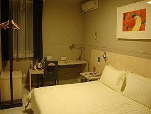 Express Pudong Airport By Ihg Hotel 3*